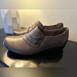 Clarks Womens clogs Size 8